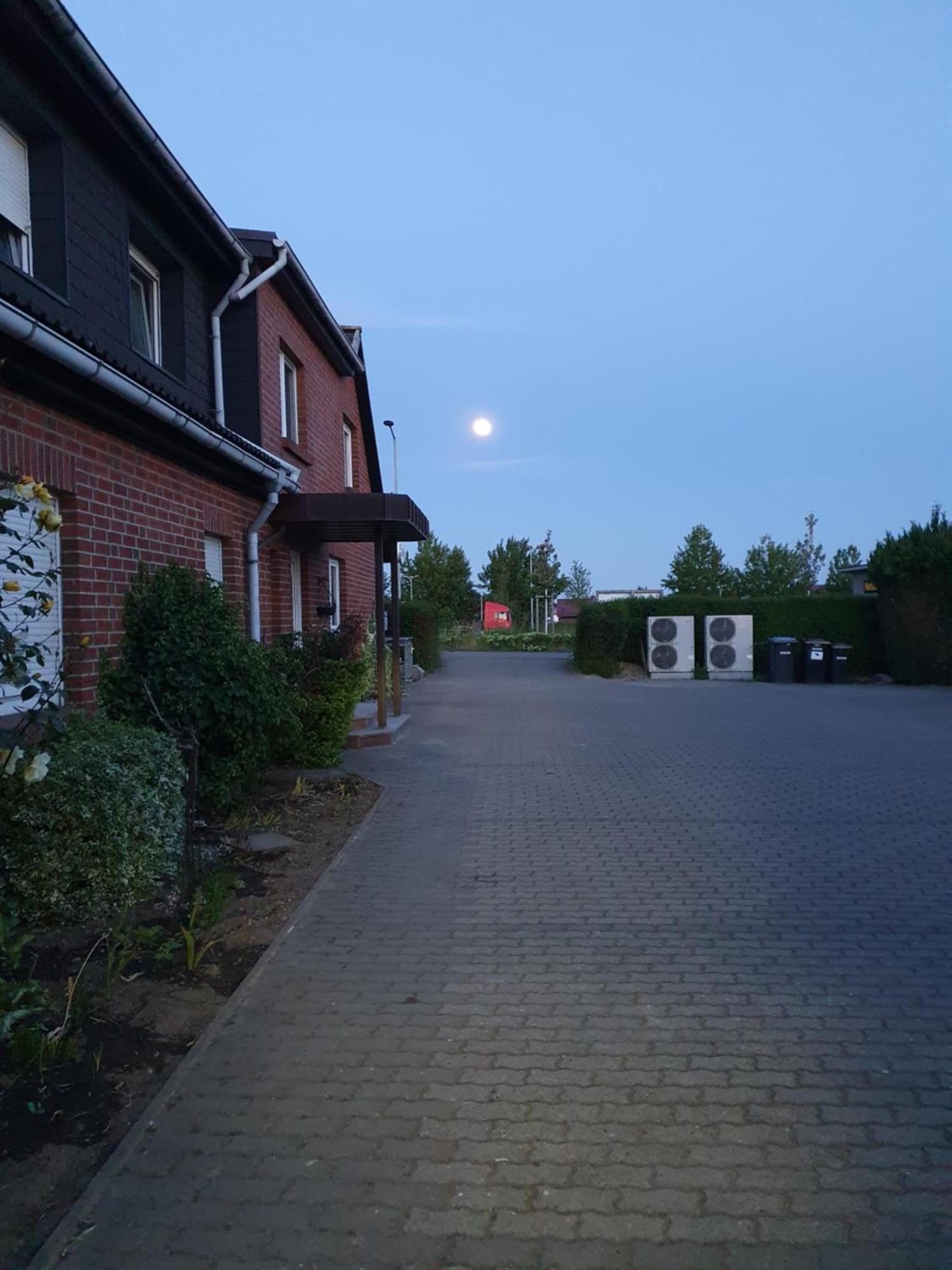 Neumuehler Hof- Ferienwohnung "Thomas" 3 Zimmer,3 Baeder Mit Dusche, Kostenfreie Parkplaetze Vor Dem Haus Schwerin  Bagian luar foto